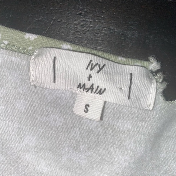 GREEN FLOWER V-NECK CROPPED SHIRT FROM TILLYS💚💚 - Picture 4 of 5